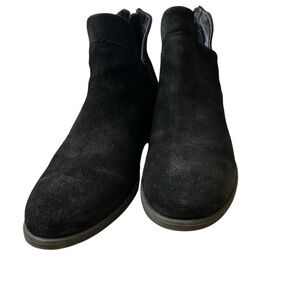 BORN Handcrafted Suede Bootie U.S 9.5